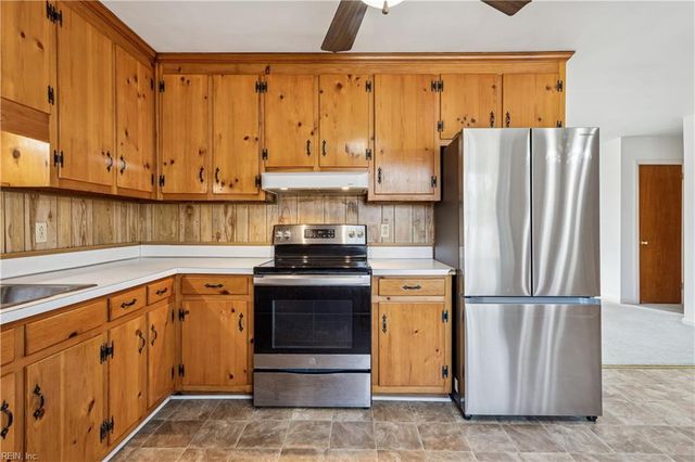 876 Cascade DR, Newport News, VA 23608