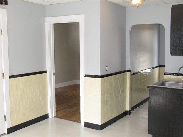 2 Sturgis Street 1, Worcester, MA 01605