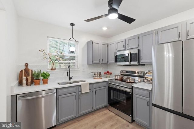6111 SUITLAND RD, Suitland, MD 20746