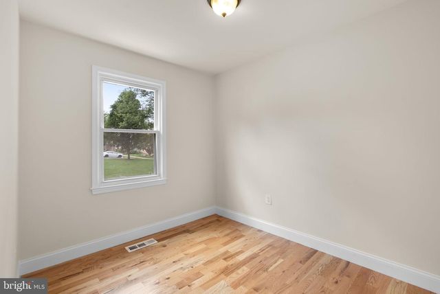 950 PAULSBORO DR, Rockville, MD 20850