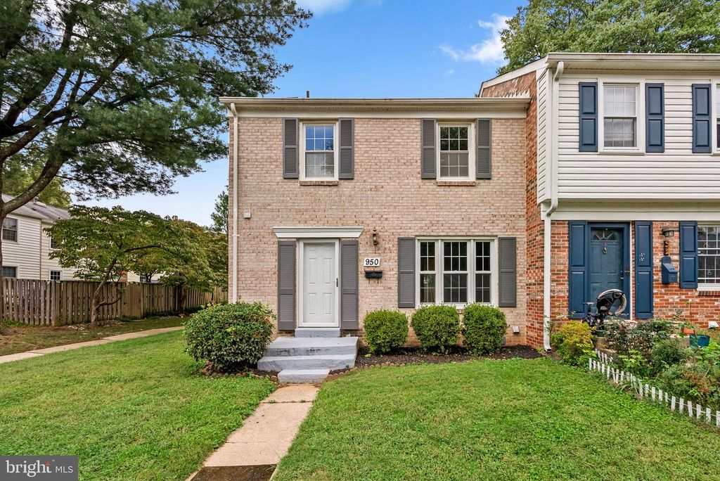950 PAULSBORO DR, Rockville, MD 20850