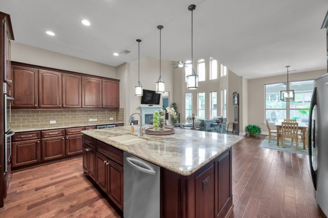 11 Rosy Finch Place, The Woodlands, TX 77389