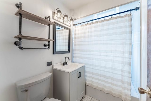 5936 W 97th Street, Oak Lawn, IL 60453