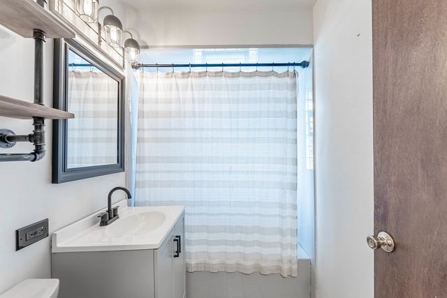 5936 W 97th Street, Oak Lawn, IL 60453