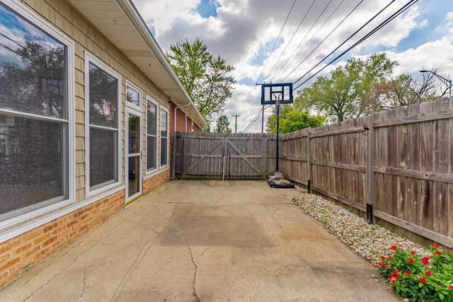 5936 W 97th Street, Oak Lawn, IL 60453