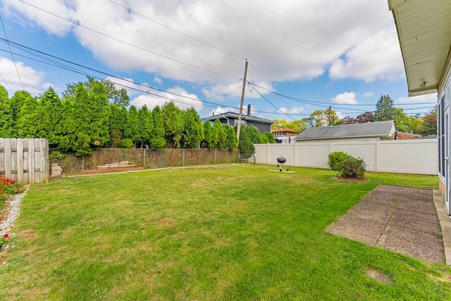 5936 W 97th Street, Oak Lawn, IL 60453