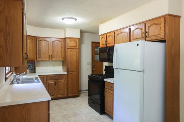 W9806 805th Avenue, River Falls, WI 54022