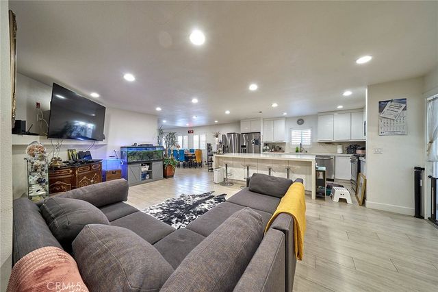 2513 W Mall Place, Anaheim, CA 92804