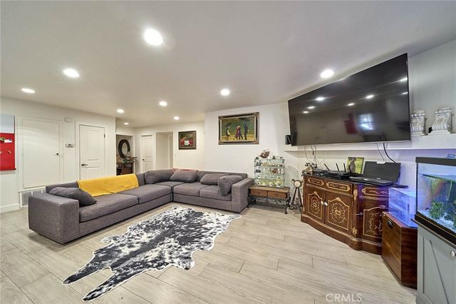 2513 W Mall Place, Anaheim, CA 92804