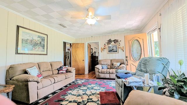 761 County Rd 45, Headland, AL 36345