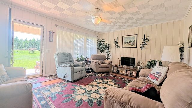 761 County Rd 45, Headland, AL 36345
