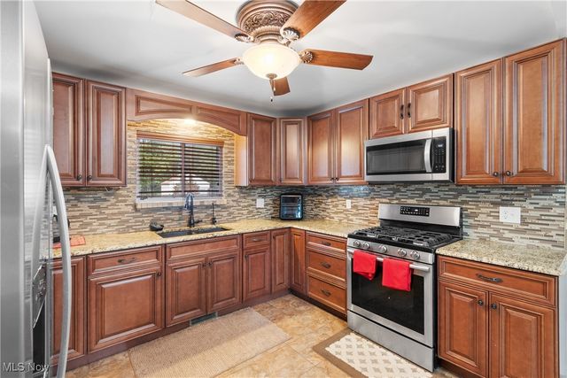 1649 Betz Drive, Akron, OH 44306