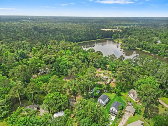 6090 Skylane Drive, Montgomery, TX 77316