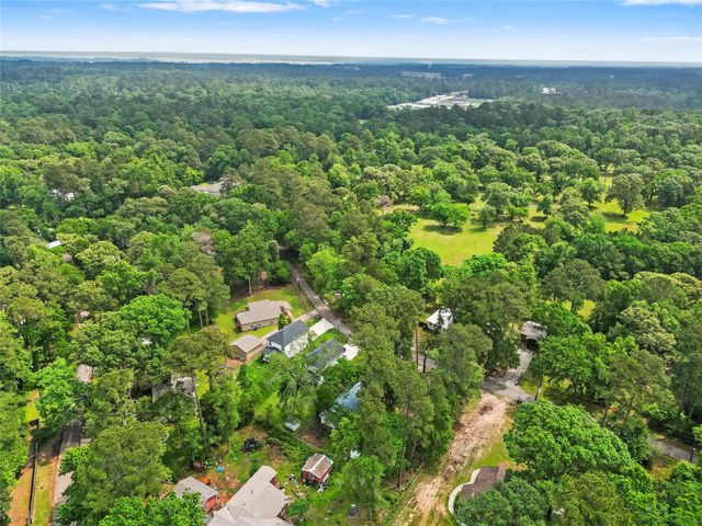 6090 Skylane Drive, Montgomery, TX 77316