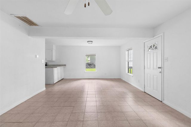 6090 Skylane Drive, Montgomery, TX 77316