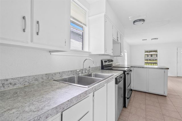 6090 Skylane Drive, Montgomery, TX 77316