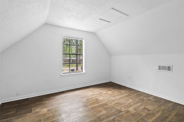 6090 Skylane Drive, Montgomery, TX 77316