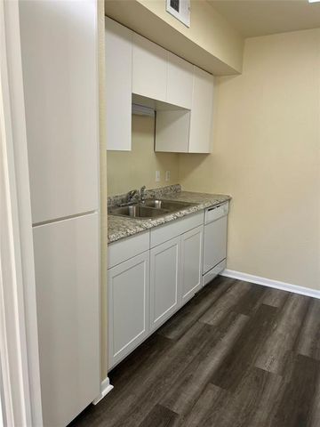16111 Aspenglen Drive 206, Houston, TX 77084
