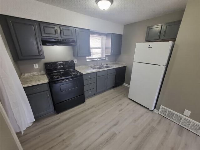 8201 Spring Valley Road, Belton, MO 64012