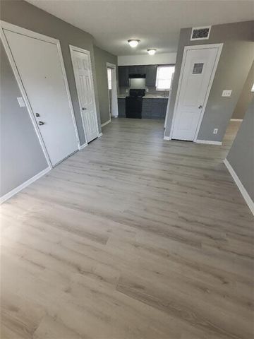 8201 Spring Valley Road, Belton, MO 64012