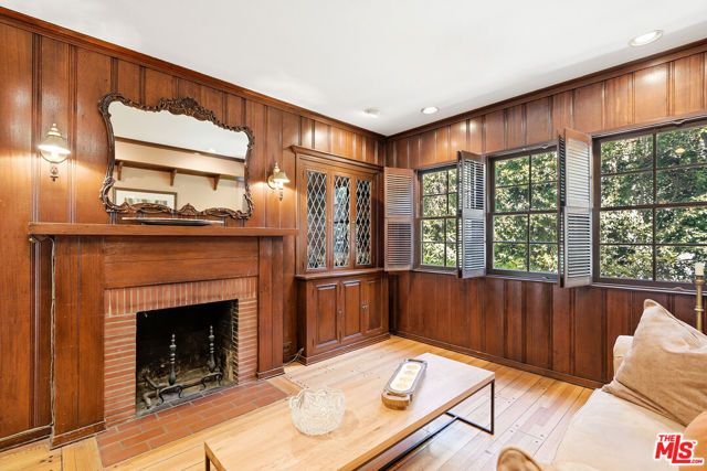 11220 Cashmere Street, Los Angeles, CA 90049