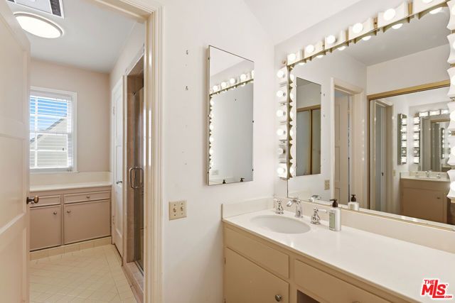 11220 Cashmere Street, Los Angeles, CA 90049