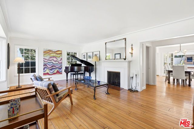 11220 Cashmere Street, Los Angeles, CA 90049
