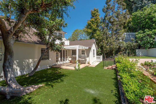 11220 Cashmere Street, Los Angeles, CA 90049