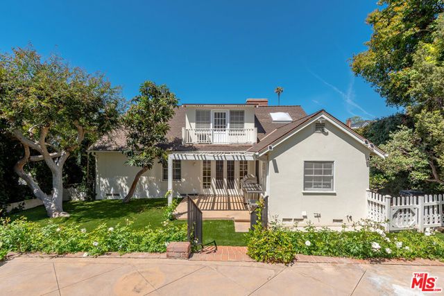11220 Cashmere Street, Los Angeles, CA 90049