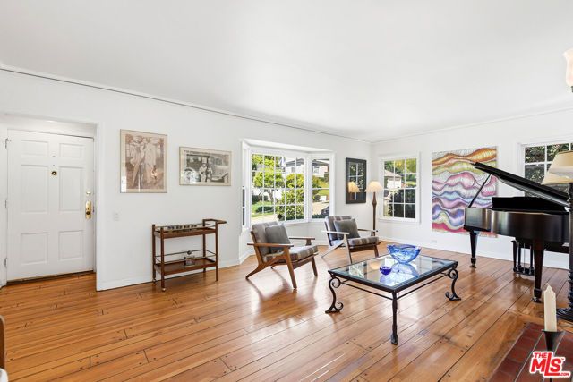 11220 Cashmere Street, Los Angeles, CA 90049