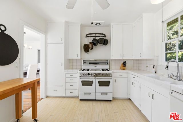 11220 Cashmere Street, Los Angeles, CA 90049
