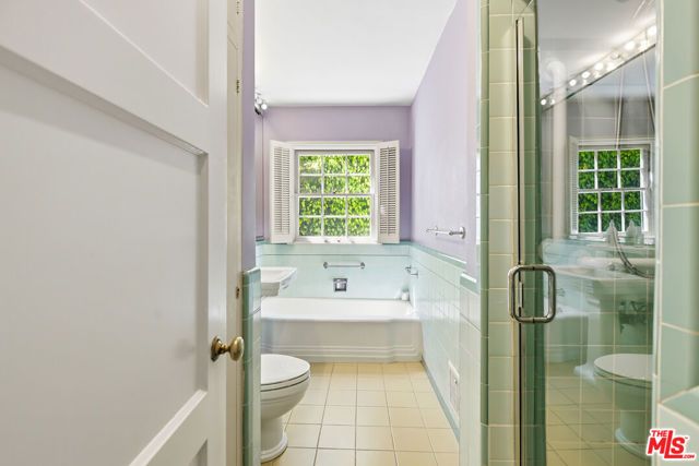11220 Cashmere Street, Los Angeles, CA 90049