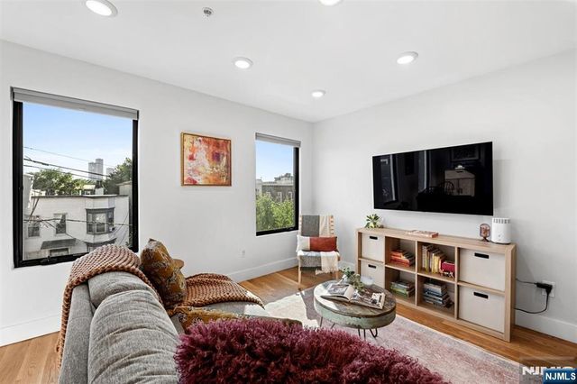 22 Lincoln Street 3, Jersey City, NJ 07307
