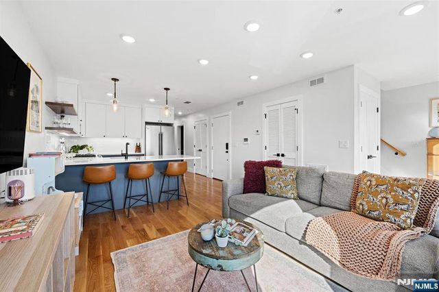 22 Lincoln Street 3, Jersey City, NJ 07307