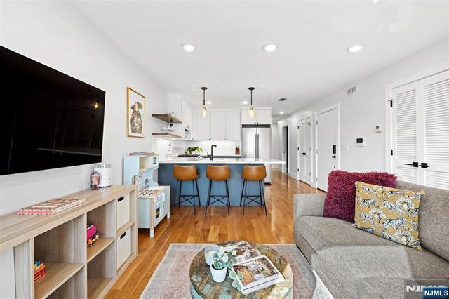 22 Lincoln Street 3, Jersey City, NJ 07307