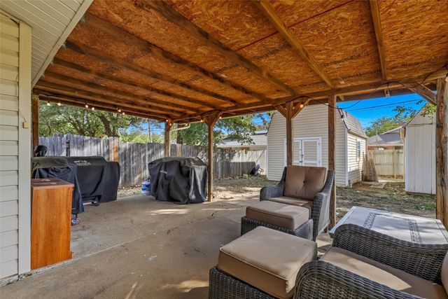 100 Quail Creek Drive, Crowley, TX 76036