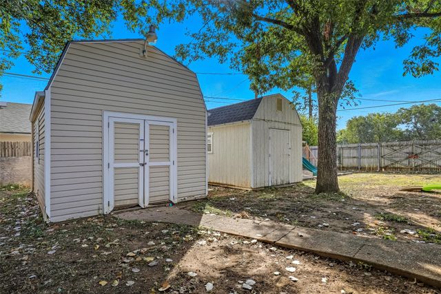 100 Quail Creek Drive, Crowley, TX 76036