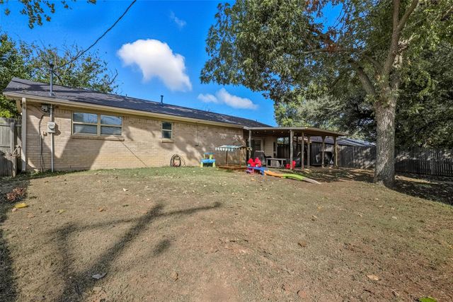 100 Quail Creek Drive, Crowley, TX 76036