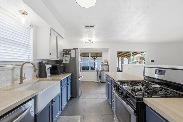 100 Quail Creek Drive, Crowley, TX 76036