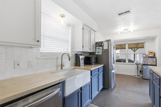 100 Quail Creek Drive, Crowley, TX 76036