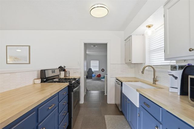 100 Quail Creek Drive, Crowley, TX 76036