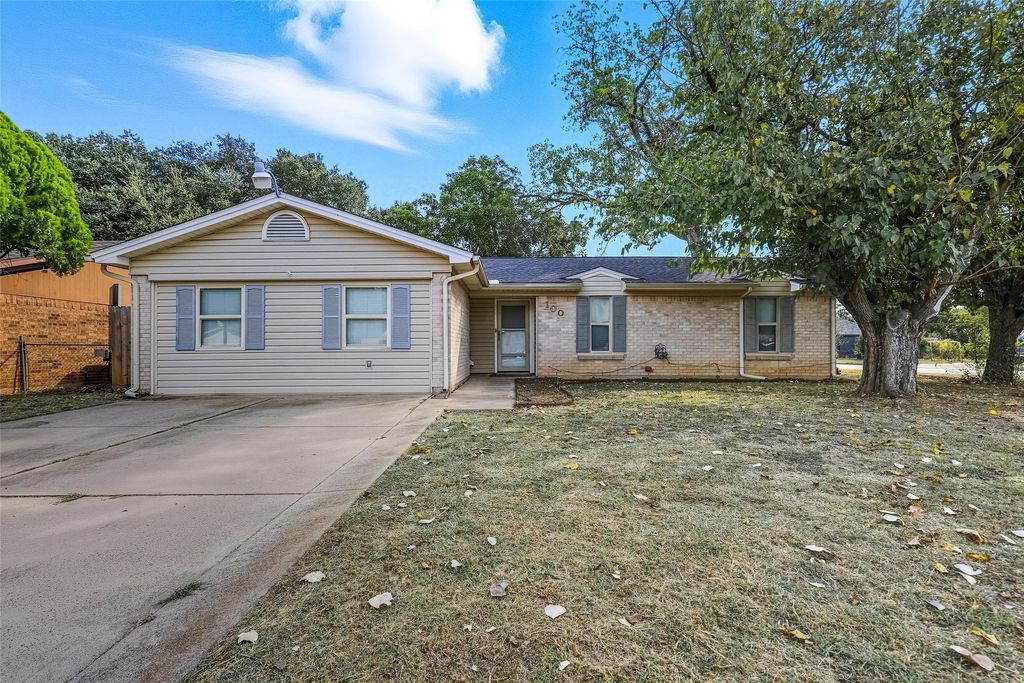 100 Quail Creek Drive, Crowley, TX 76036