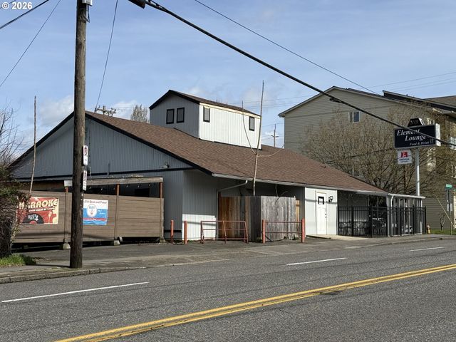 5827 E BURNSIDE St, Portland, OR 97215