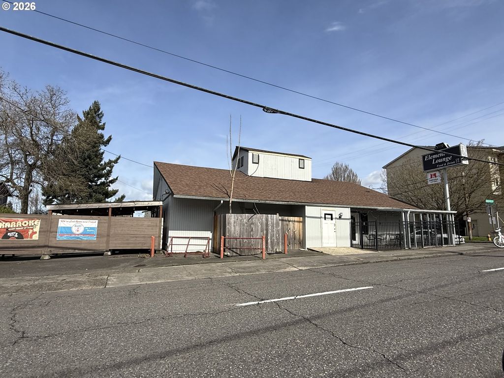 5827 E BURNSIDE St, Portland, OR 97215