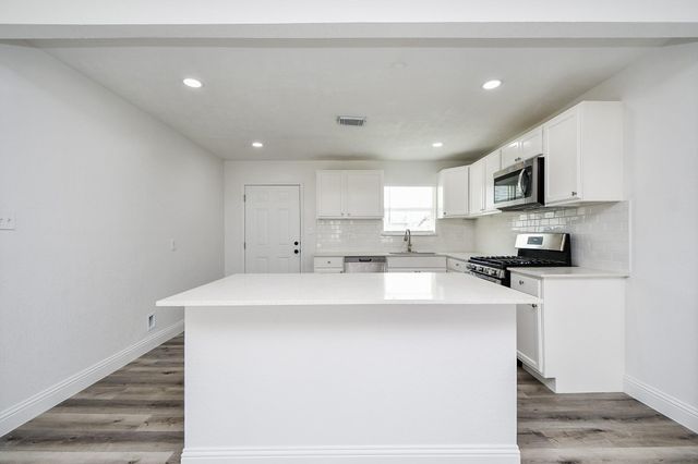 5814 Belneath Street, Houston, TX 77033