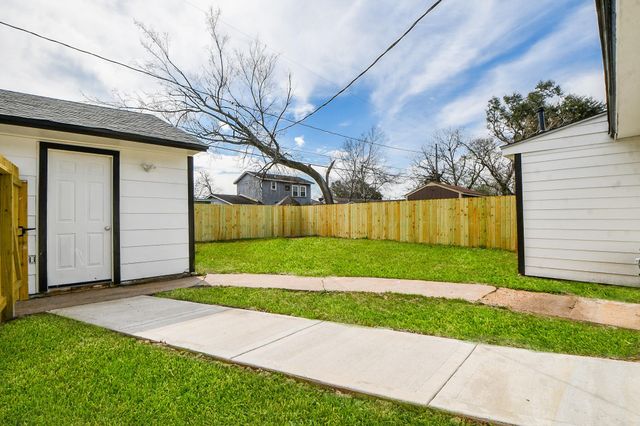 5814 Belneath Street, Houston, TX 77033