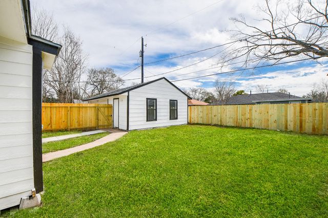 5814 Belneath Street, Houston, TX 77033