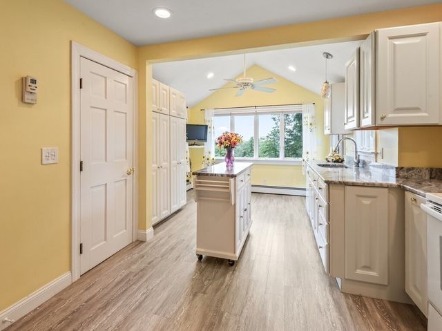 18 Crown St, Spencer, MA 01562