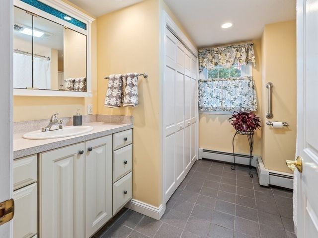 18 Crown St, Spencer, MA 01562