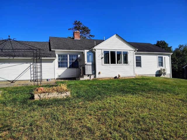 18 Crown St, Spencer, MA 01562